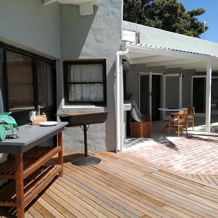 Livesey Lodge Guest House Hermanus Extérieur photo