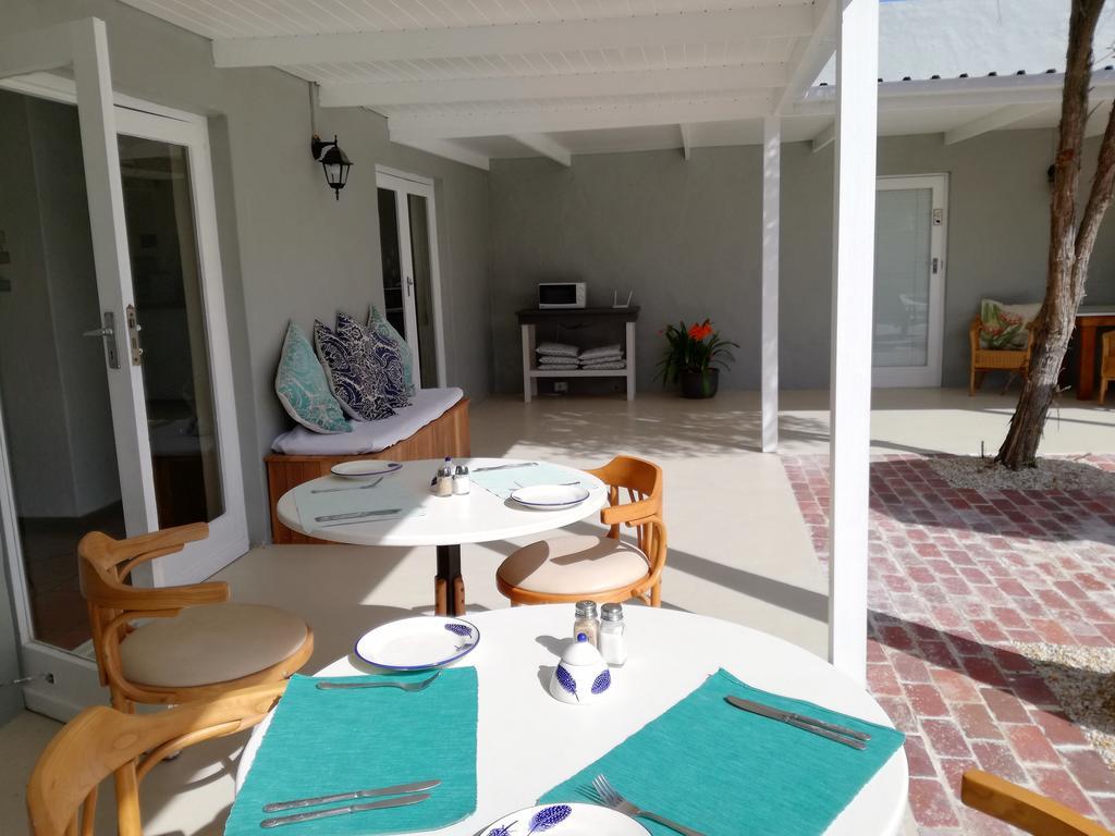 Livesey Lodge Guest House Hermanus Extérieur photo