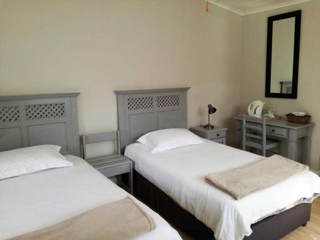 Livesey Lodge Guest House Hermanus Chambre photo