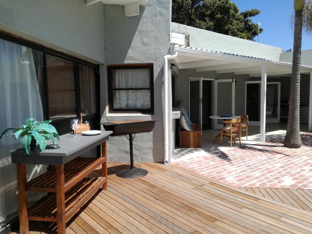 Livesey Lodge Guest House Hermanus Extérieur photo